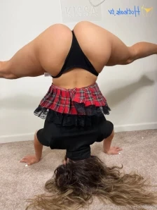 Hugsandkissa - lets play a game its called rate my body average-5 part 3