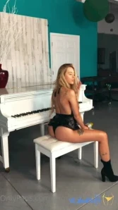 Samanthaalovelyy - Can I distract you in the garage