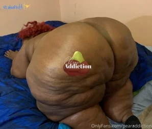 Pearaddiction - Look at that asshole and pussy