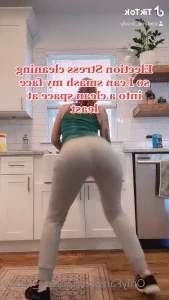 Jolene_brody - Butt touch please