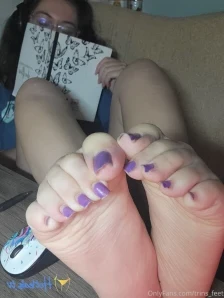 Trins_feet - Which way would you prefer to worship my feet