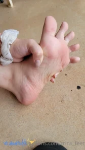 Trins_feet - Merry Christmas may your day be jolly and bright I ll be