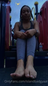 Islandbadgyaal - New Joi