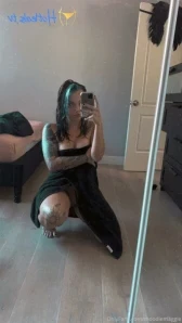 Maggiemoodie - u look so silly with your phone upside down