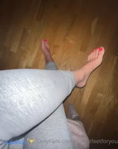 Toohotfeetforyou - Some more pics from naughty ripped Cervin nylons