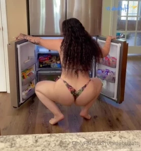 Ninabugatti - admire the booty