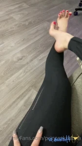 Princeskristina - Pay My Feet Learn your place and maybe I ll let you