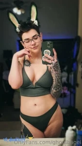 Ghoulbagel - I am such a sleepy bun Come cuddle me back to sleep