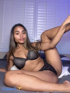 Theavamariee - 𝔽𝕃𝔸𝕊ℍ 𝕊𝔸𝕃𝔼 Video of me rating