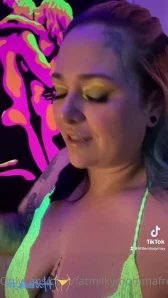 Fatmilkymommalite - The flower queen needs to be seen pussy pic