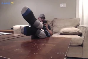Straightcountrymuscle - Long black socks to bare feet after work