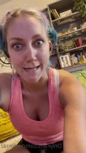 Taylorraz - Oh nooo I BROKE a toenail It ll need to heal a bit before