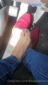 Kissabletoess - Because on Saturdays we Netflix and chill xo 