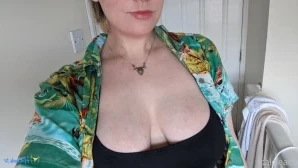 Rraicleach - find someone who looks at u the way i look at this vibe