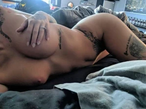 Xo_rybaby - Would you Cum all over my Juicy Ass