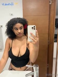 Biabunnyy - hot girl in a hot tub