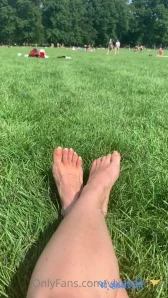 Vixenarches - I have so much content with this white pedi for you guys part 1