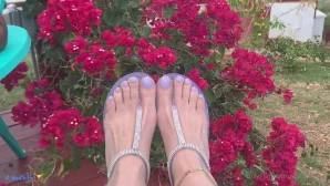 Vixenarches - What would you do if you saw my feet like this on a park part 1