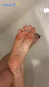 Vixenarches - Last leftover photos of my long bare toenails part 1 