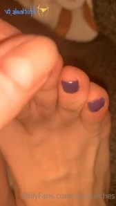 Vixenarches - Closeup of my long toenails as I talk softly to you part 1