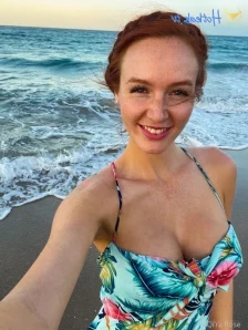 Qirarosefree - Happy New Year