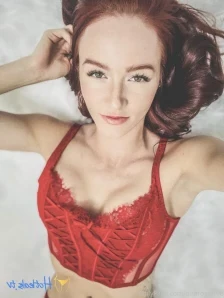 Qirarosefree - Beach selfie