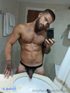 Fitscottflex - Just playing with myself in bed Who put this mirror