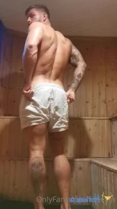 Fitscottflex - Putting on a show for everyone in the changing room