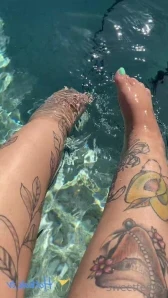 Sweetfeetsy - joeysfeetgirls amp I enjoying my soles outside I wonder part 1