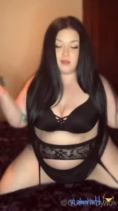 Queenkayxox - I need a chair Could i use your face