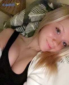 Katyrae16 - id look better on top of u