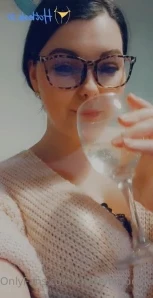 Cherrybmodeluk - Is anyone elses messages not showing up So