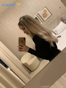 Moniquebaee - It s cuddle season so I expect to be poked in the back