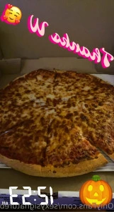 Sexysignaturebbw - Feeding me pizza feederandfeedee