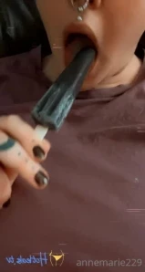 Amarie229 - Also you guys I am doing custom pics and vids and elling
