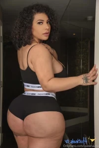 Queenazita - Eat it first then I ll make you cum