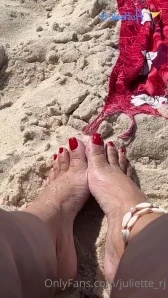 Juliette_rj - My book my coffee and my feet perfect morning Meu livro