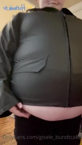 Gisele_bundtcake - Swipe to watch my clothes get tighter and tighter