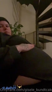 Gisele_bundtcake - Three slices of square deep dish for lunch and I