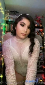 Fandomreactions - Winter is coming but I got a new bathing suit