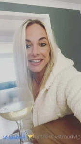 Kirstystroudvip - Titties wanna come out and play