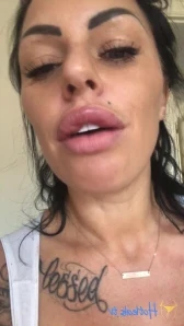 Kerrylouise_xxx - You want a foot wank from me and Kandi don t you