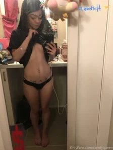 Comfyqueen - steps on you