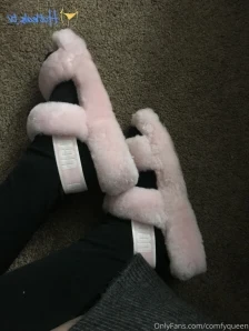 Comfyqueen - Gamer girl feet