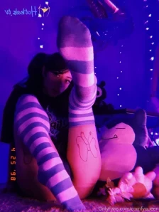 Comfyqueen - Feetsies