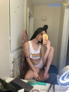 Comfyqueen - Don t mind me Just showing off my big feet to my lil