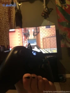 Comfyqueen - Goofin around