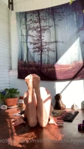 Solemoves_yogitoes - I was asked to do a crisscross of the soles vid