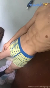 Hot-brit-gay-guy - Who would like to sit under my desk while I play my