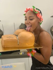 Noemilkofficial - Hey baby want to lick my pussy